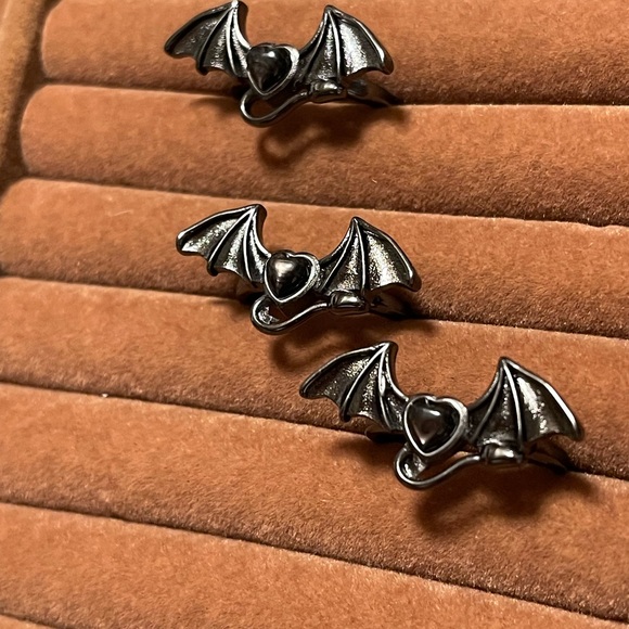 🦇 Bat ring with hypersthene, recommend for size 7.5 and under. - Picture 4 of 6